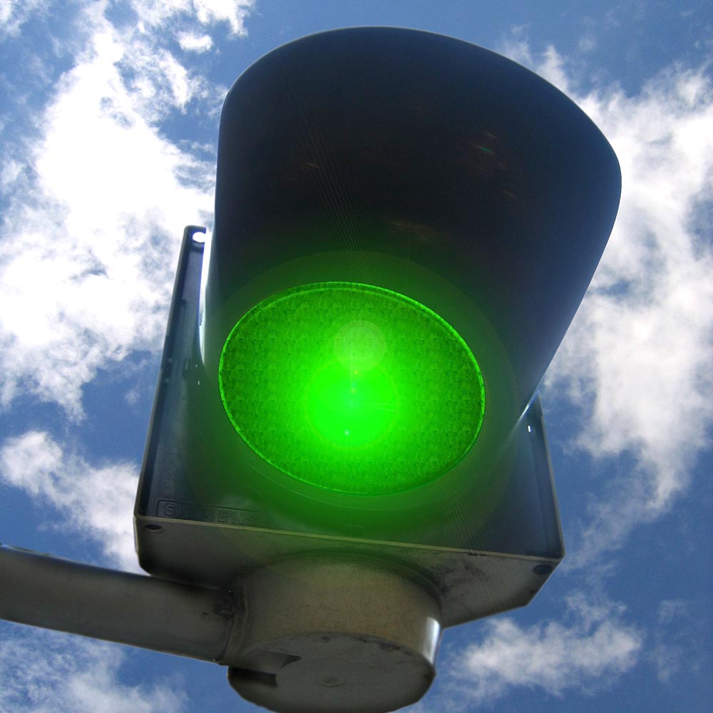 foto semaforo verde per a simbolo delle normative
